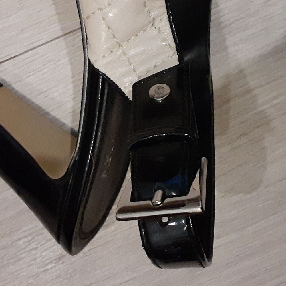 Shoes - Picture 9 of 10